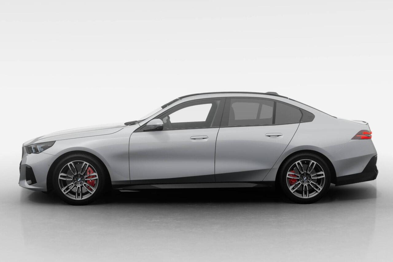 BMW i5 Sedan eDrive40 M Sport Edition | M Sport Pro | Innovation Pack | Travel Pack | Comfort Pack | Showroomvoordeel | ElectricDeals