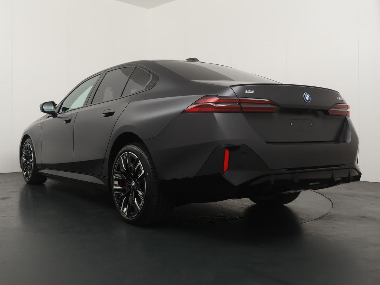 BMW i5 Sedan M60 xDrive | M Sportpakket Pro | Innovation Pack | Travel Pack | Comfort Pack | Showroom Selection