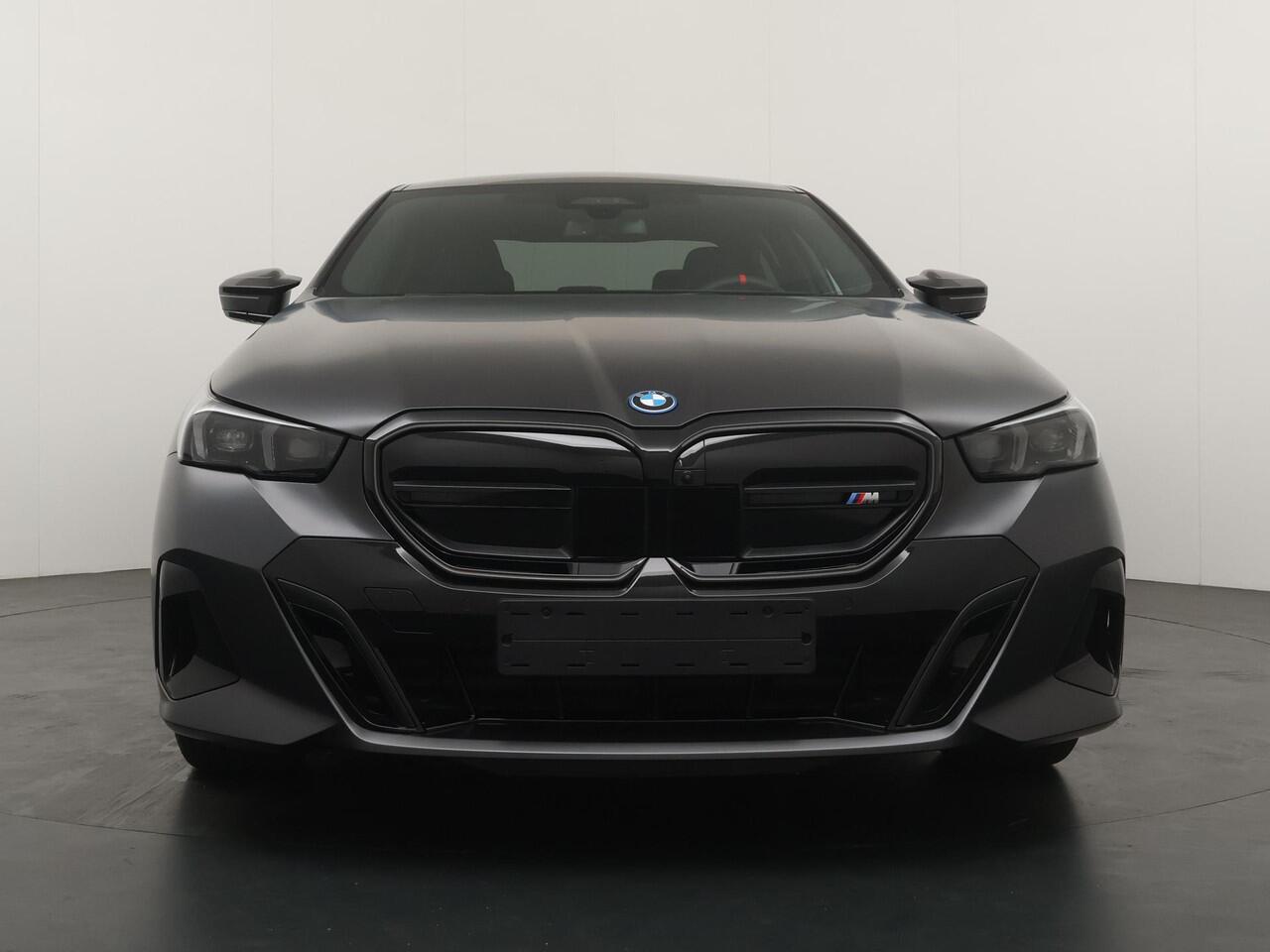 BMW i5 Sedan M60 xDrive | M Sportpakket Pro | Innovation Pack | Travel Pack | Comfort Pack | Showroom Selection