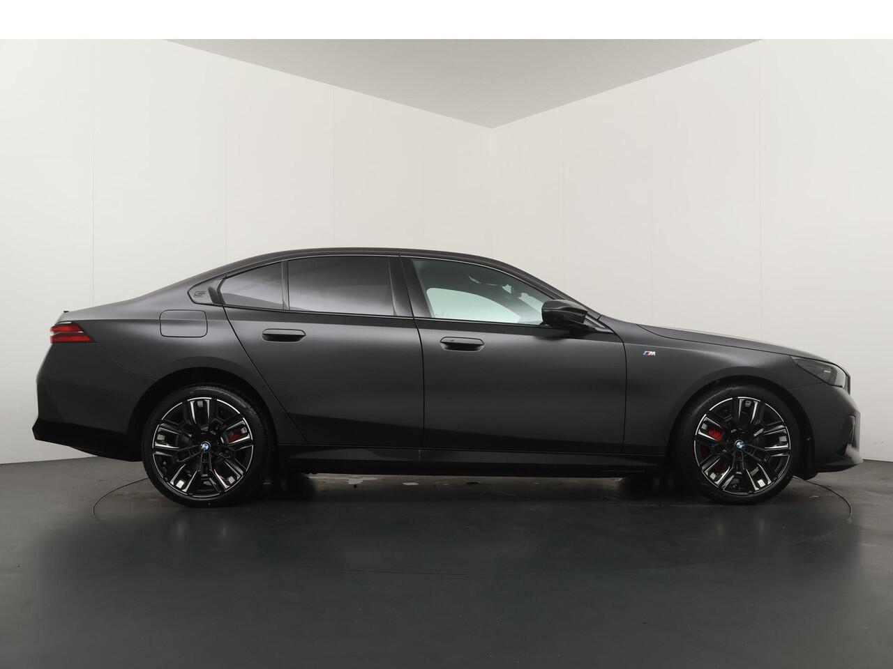BMW i5 Sedan M60 xDrive | M Sportpakket Pro | Innovation Pack | Travel Pack | Comfort Pack | Showroom Selection