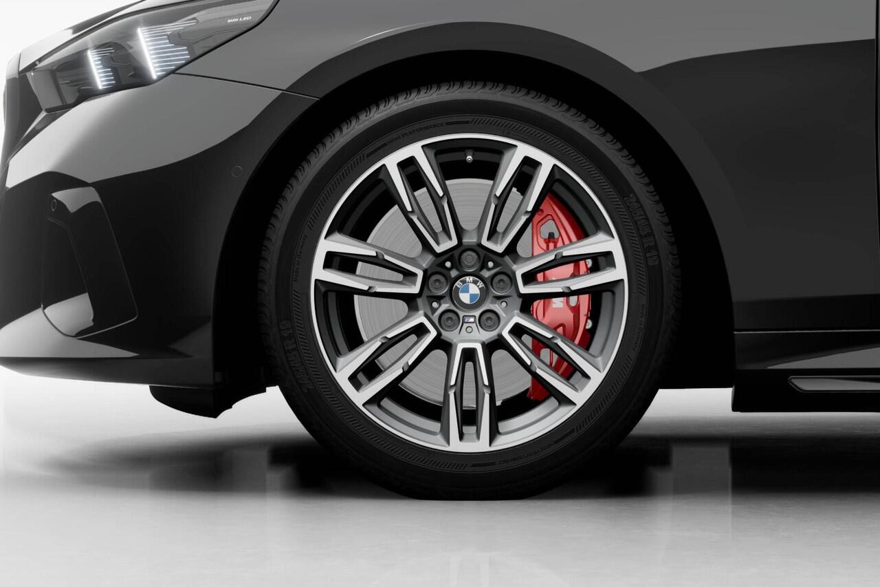 BMW i5 Sedan eDrive40 M Sport Edition | M Sport Pro | Innovation Pack | Travel Pack | Comfort Pack | Showroomvoordeel | ElectricDeals