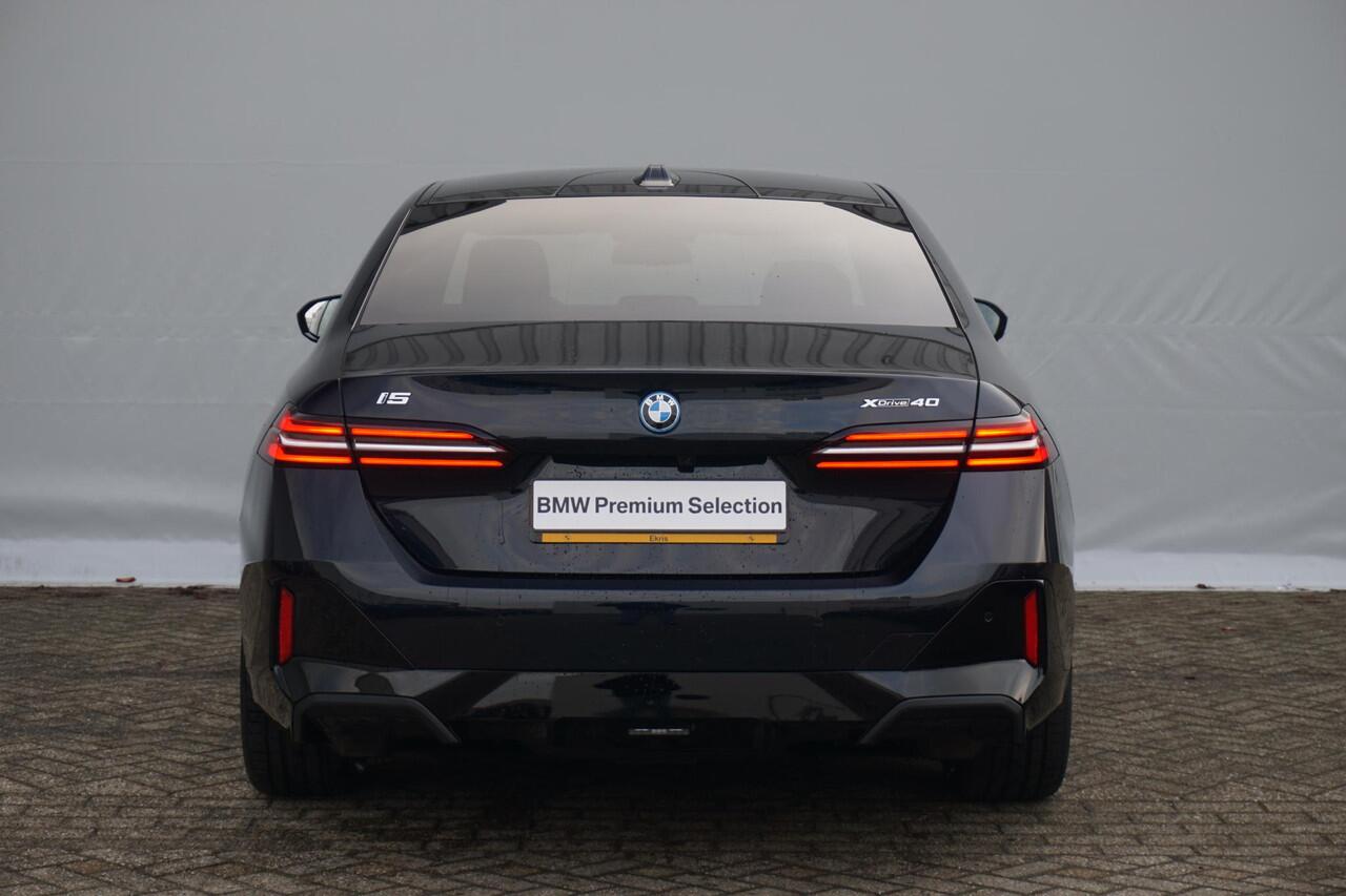 BMW i5 xDrive40 M Sportpakket 19'' / Panoramadak / Harman Kardon / Parking Assistant Plus / Trekhaak