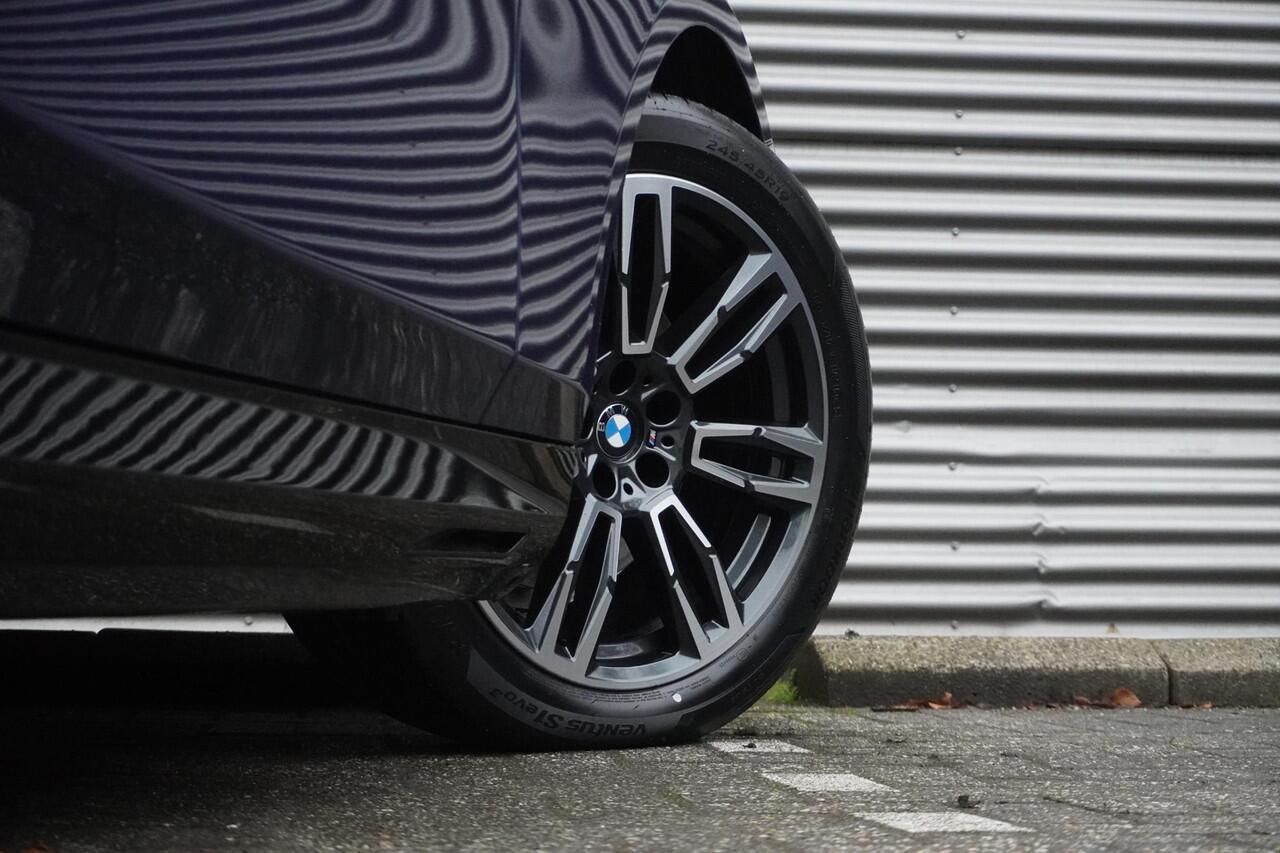 BMW i5 Touring eDrive40 M Sportpakket | Comfort Pack | Trekhaak met elektrisch wegklapbare kogel | Glazen panoramadak | Driving Assistant Professional | Harman-Kardon sound system | Lentevoordeel