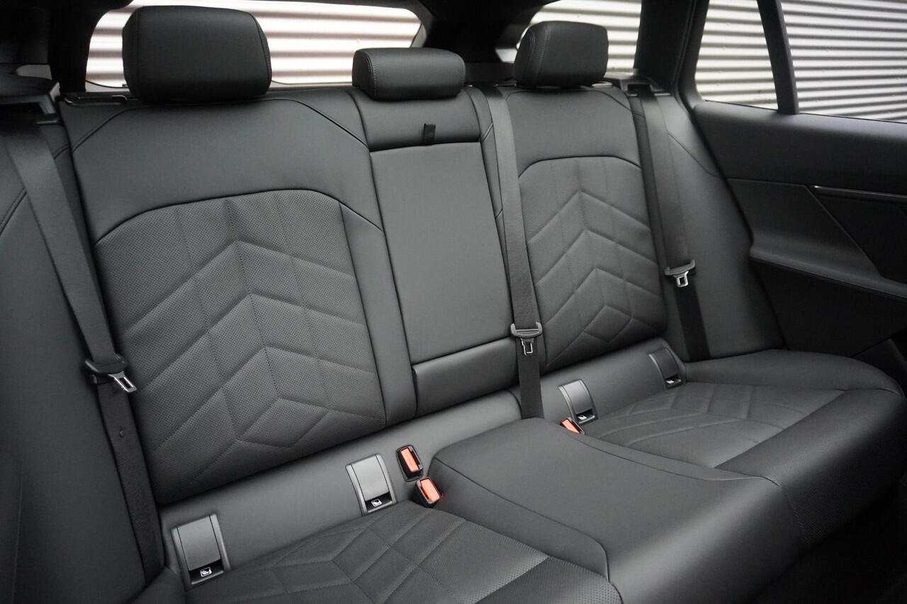 BMW i5 Touring eDrive40 M Sportpakket | Comfort Pack | Trekhaak met elektrisch wegklapbare kogel | Glazen panoramadak | Driving Assistant Professional | Harman-Kardon sound system | Lentevoordeel