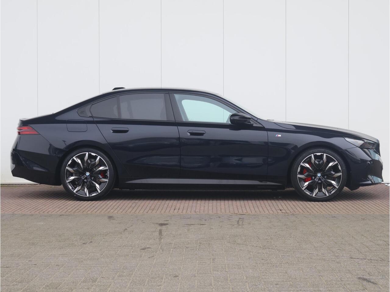 BMW i5 M60 xDrive | Sportpakket Pro | Equipment Pack Pro | Travel Pack | Showroom Selection