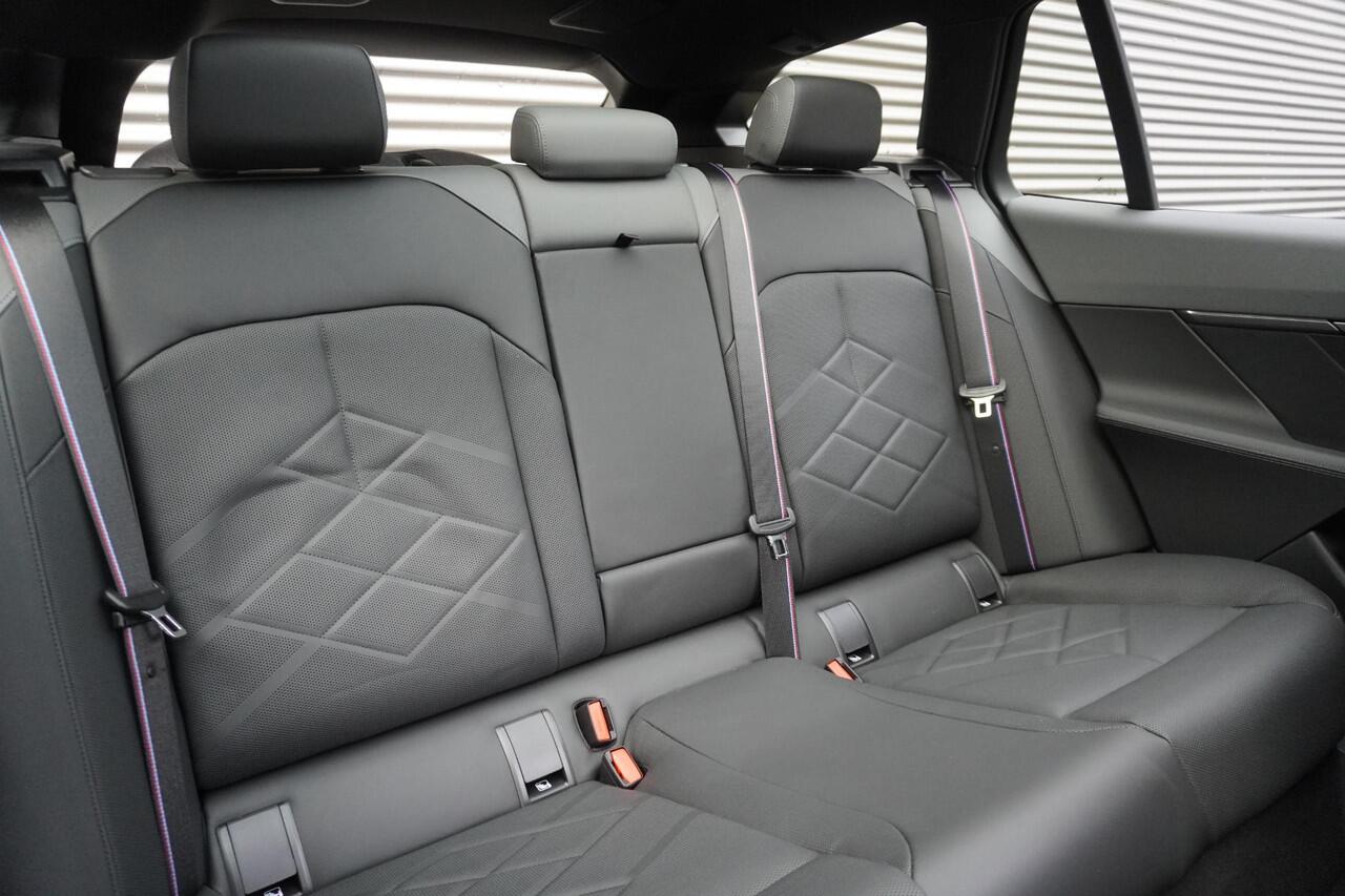 BMW i5 Touring eDrive40 M Sportpakket Pro | Panoramadak elektrisch | Bowers & Wilkins Surround Sound System | Driving Assistant Professional | Adaptieve LED-koplampen | Lentevoordeel