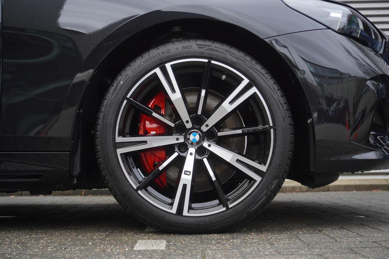 BMW i5 Touring eDrive40 M Sportpakket Pro | Panoramadak elektrisch | Bowers & Wilkins Surround Sound System | Driving Assistant Professional | Adaptieve LED-koplampen | Lentevoordeel