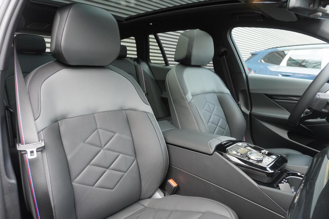 BMW i5 Touring eDrive40 M Sportpakket Pro | Panoramadak elektrisch | Bowers & Wilkins Surround Sound System | Driving Assistant Professional | Adaptieve LED-koplampen | Lentevoordeel