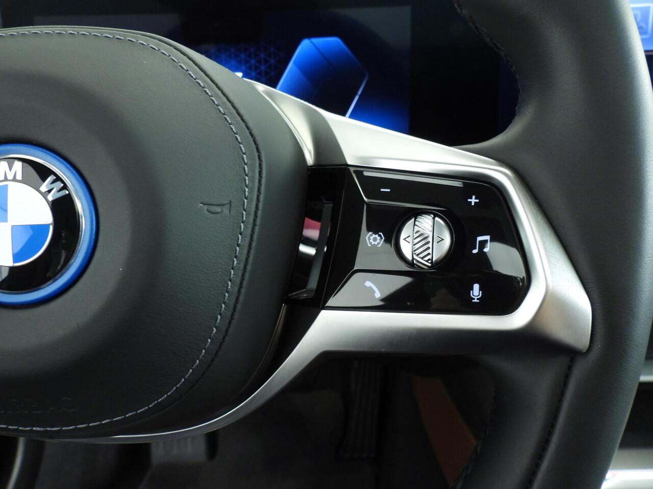BMW i7 xDrive60 | LED | HUD | Active cruise | Active steering | Comfortzetels | DAB | Alu 20 inch