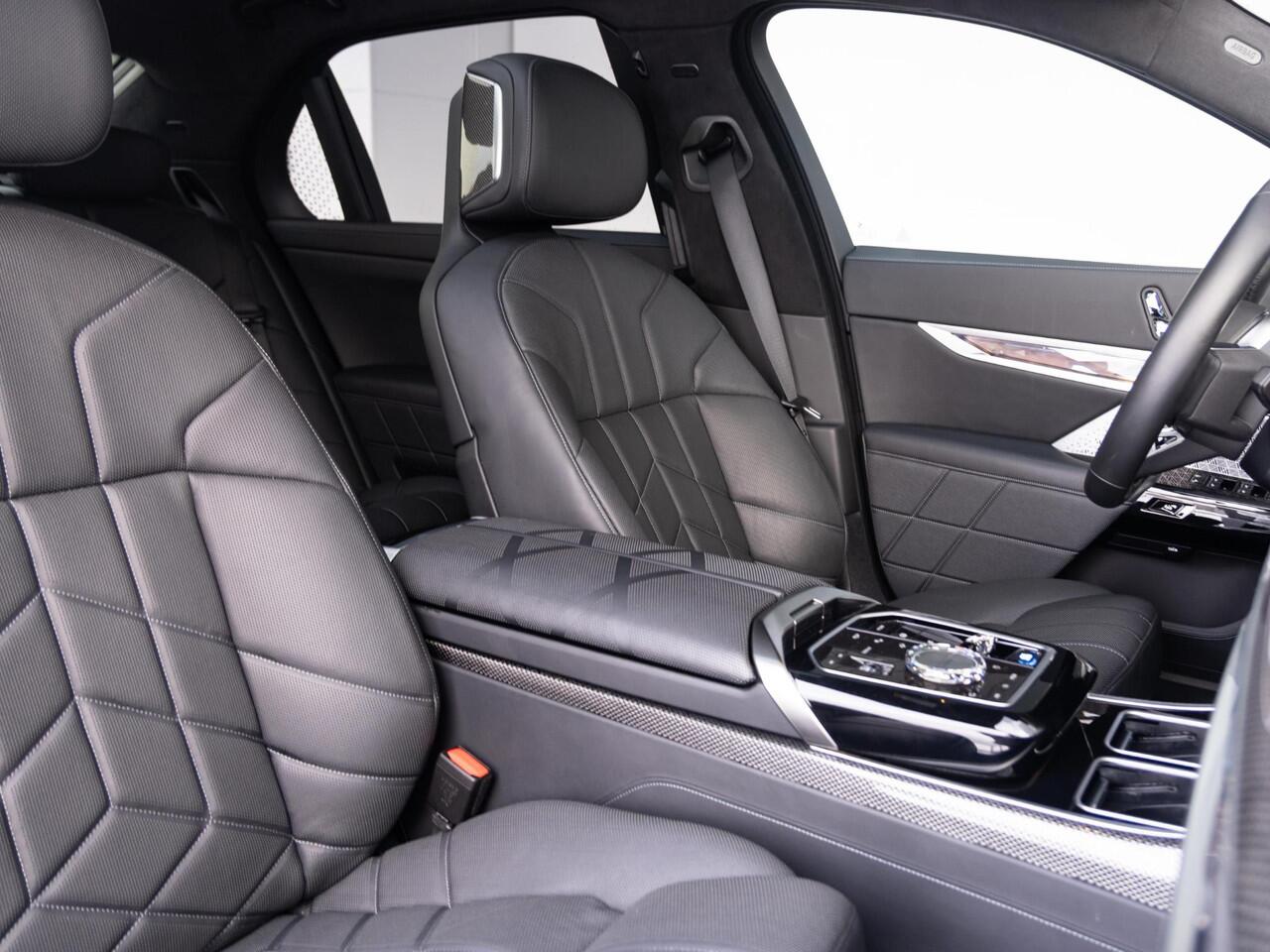 BMW i7 xDrive60 | M Sportpakket Pro | Innovation Pack | Individual Interieur | Bowers & Wilkins | Iconic Glow | Trekhaak