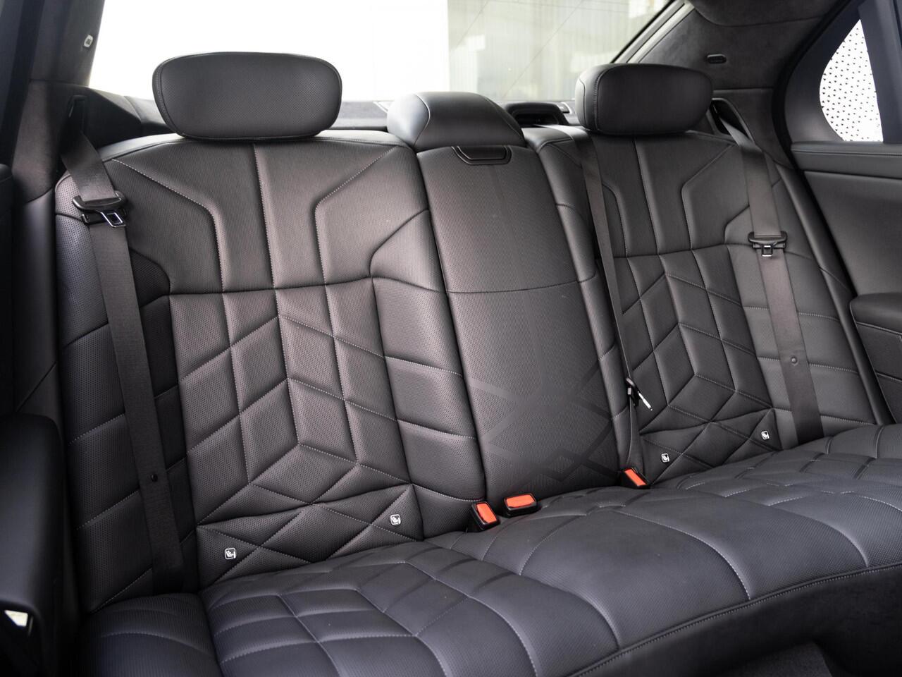 BMW i7 xDrive60 | M Sportpakket Pro | Innovation Pack | Individual Interieur | Bowers & Wilkins | Iconic Glow | Trekhaak