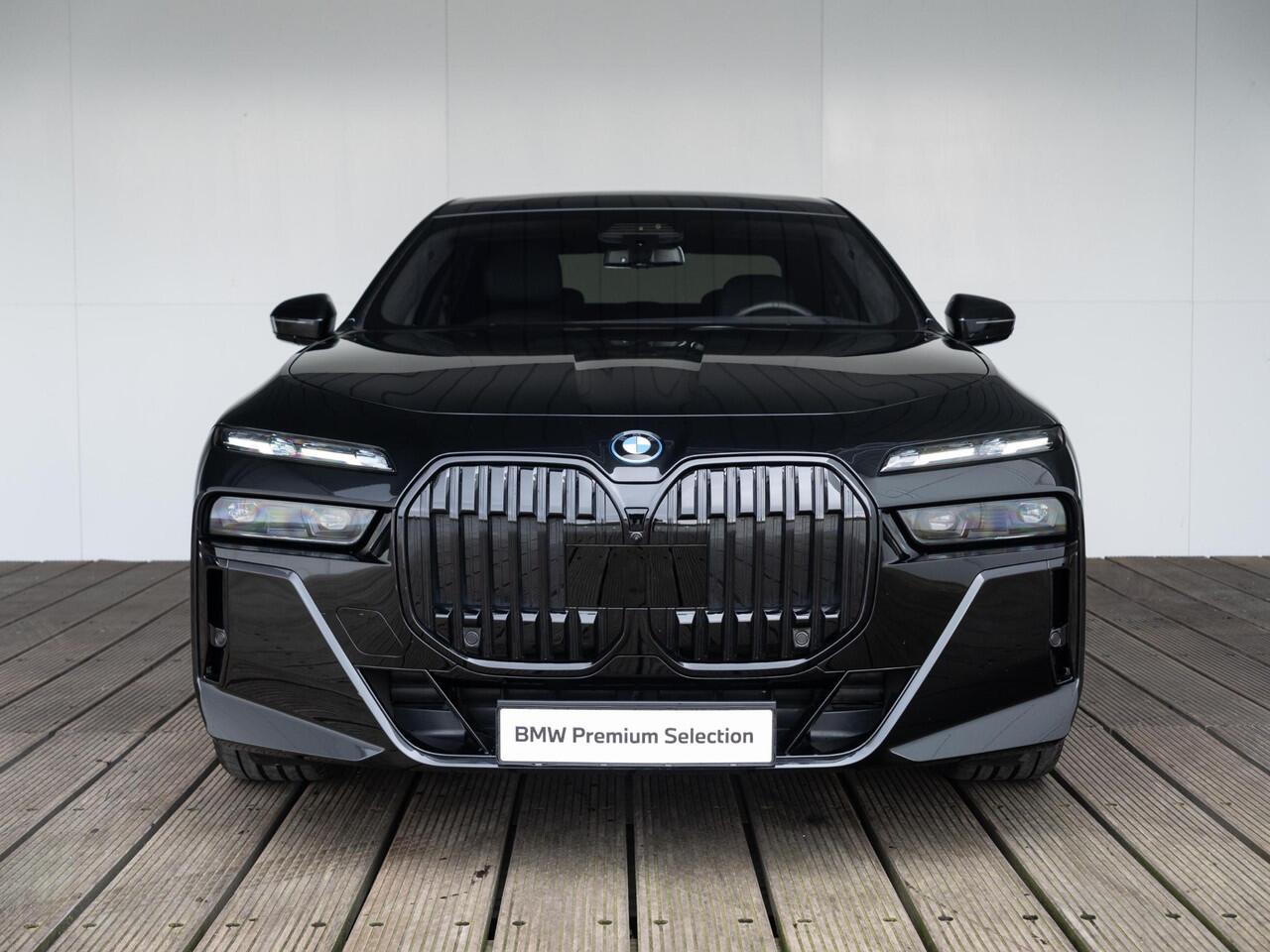 BMW i7 xDrive60 | M Sportpakket Pro | Innovation Pack | Individual Interieur | Bowers & Wilkins | Iconic Glow | Trekhaak