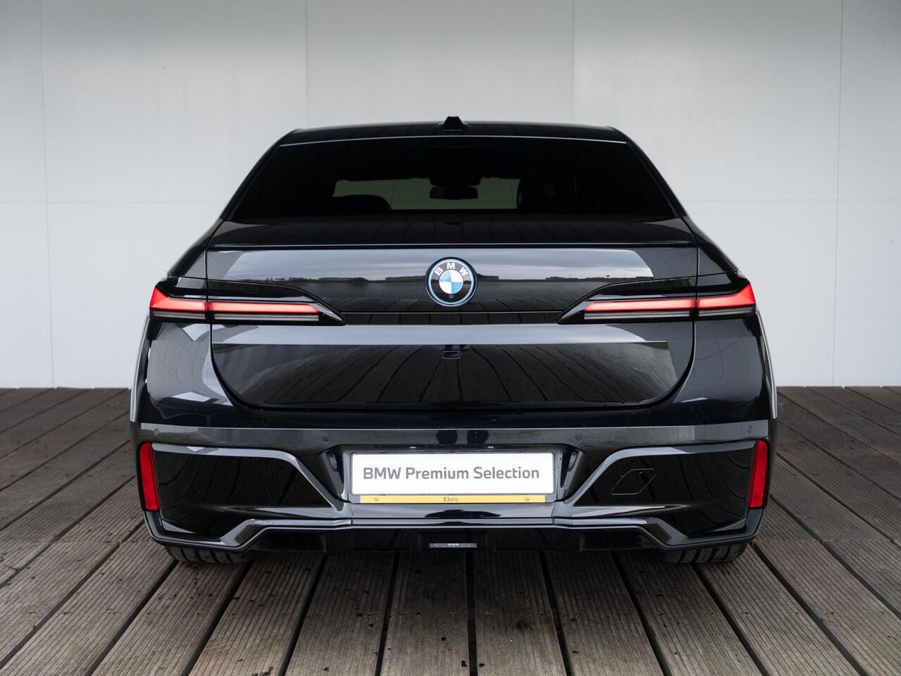 BMW i7 xDrive60 | M Sportpakket Pro | Innovation Pack | Individual Interieur | Bowers & Wilkins | Iconic Glow | Trekhaak