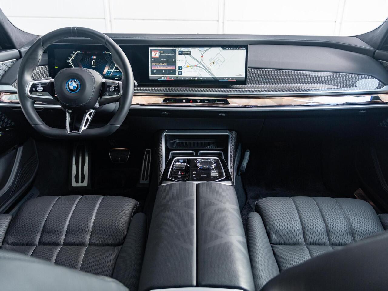 BMW i7 xDrive60 | M Sportpakket Pro | Innovation Pack | Individual Interieur | Bowers & Wilkins | Iconic Glow | Trekhaak