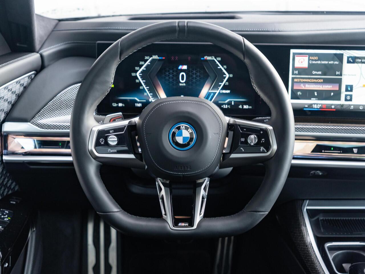 BMW i7 xDrive60 | M Sportpakket Pro | Innovation Pack | Individual Interieur | Bowers & Wilkins | Iconic Glow | Trekhaak