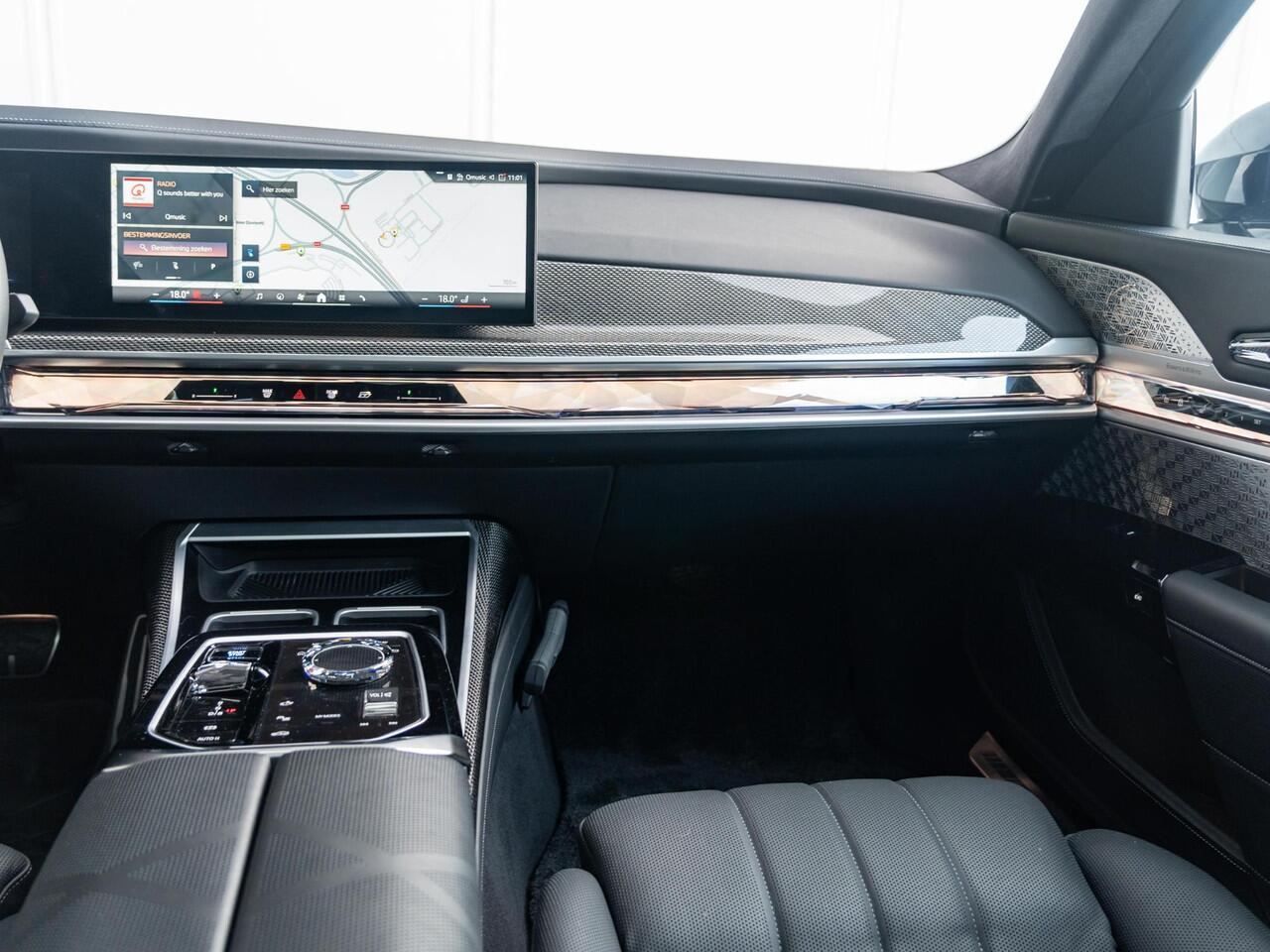 BMW i7 xDrive60 | M Sportpakket Pro | Innovation Pack | Individual Interieur | Bowers & Wilkins | Iconic Glow | Trekhaak