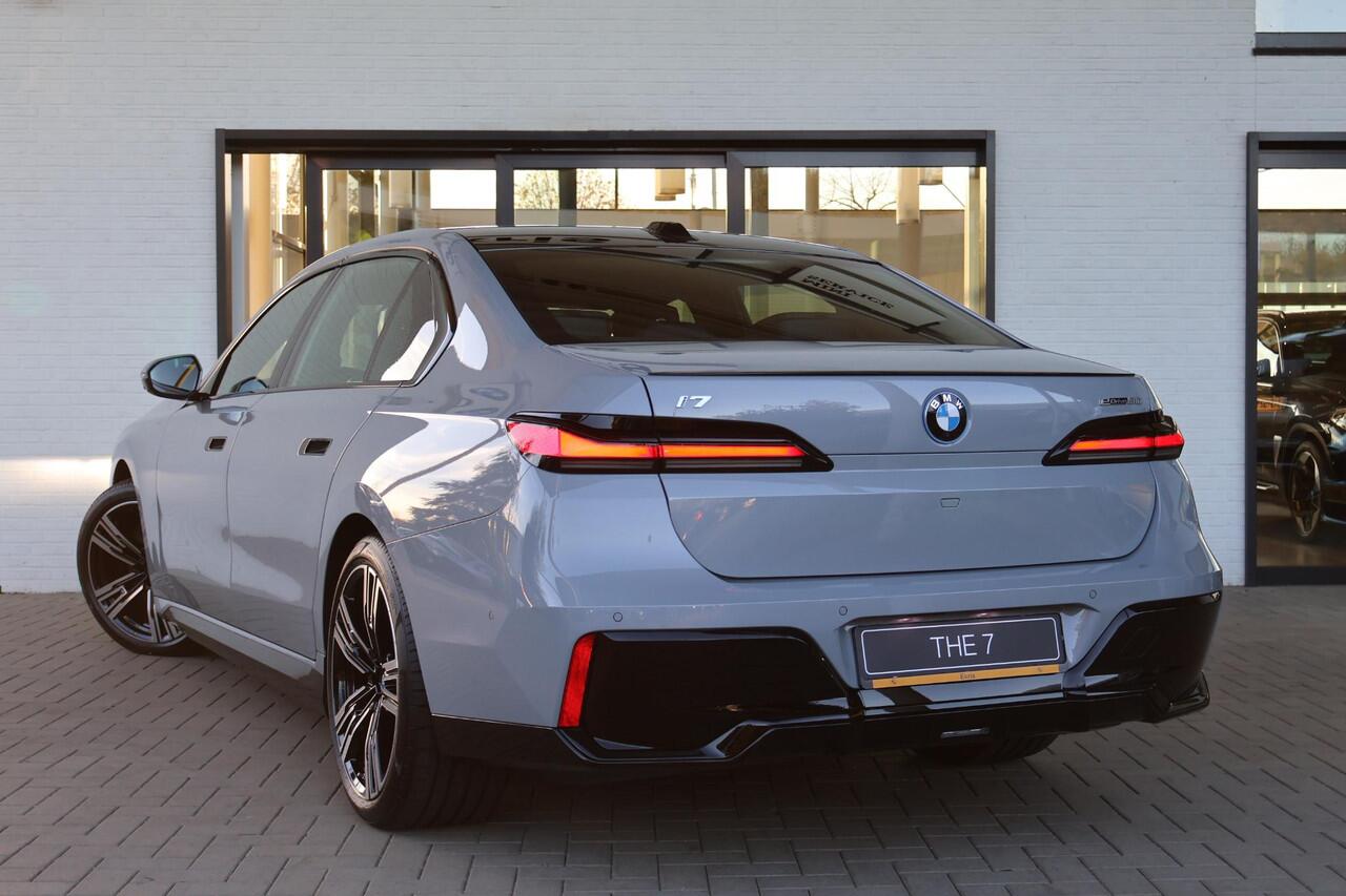 BMW i7 eDrive50 Privilege Edition | M Sportpakket Pro | Executive Edition | Innovation Pack | Sky Lounge | Iconic Glow
