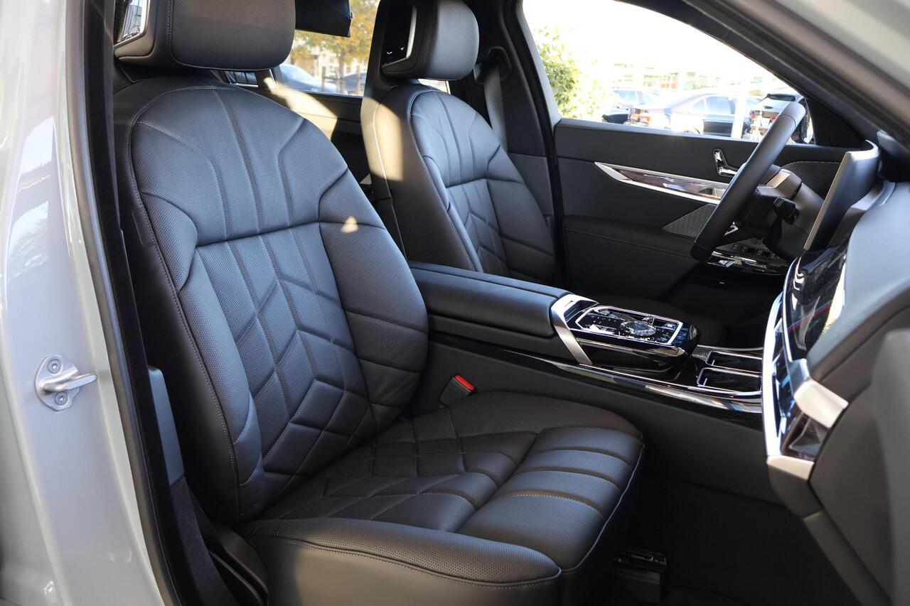 BMW i7 eDrive50 Privilege Edition | M Sportpakket Pro | Executive Edition | Innovation Pack | Sky Lounge | Iconic Glow