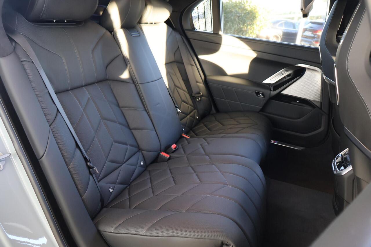 BMW i7 eDrive50 Privilege Edition | M Sportpakket Pro | Executive Edition | Innovation Pack | Sky Lounge | Iconic Glow