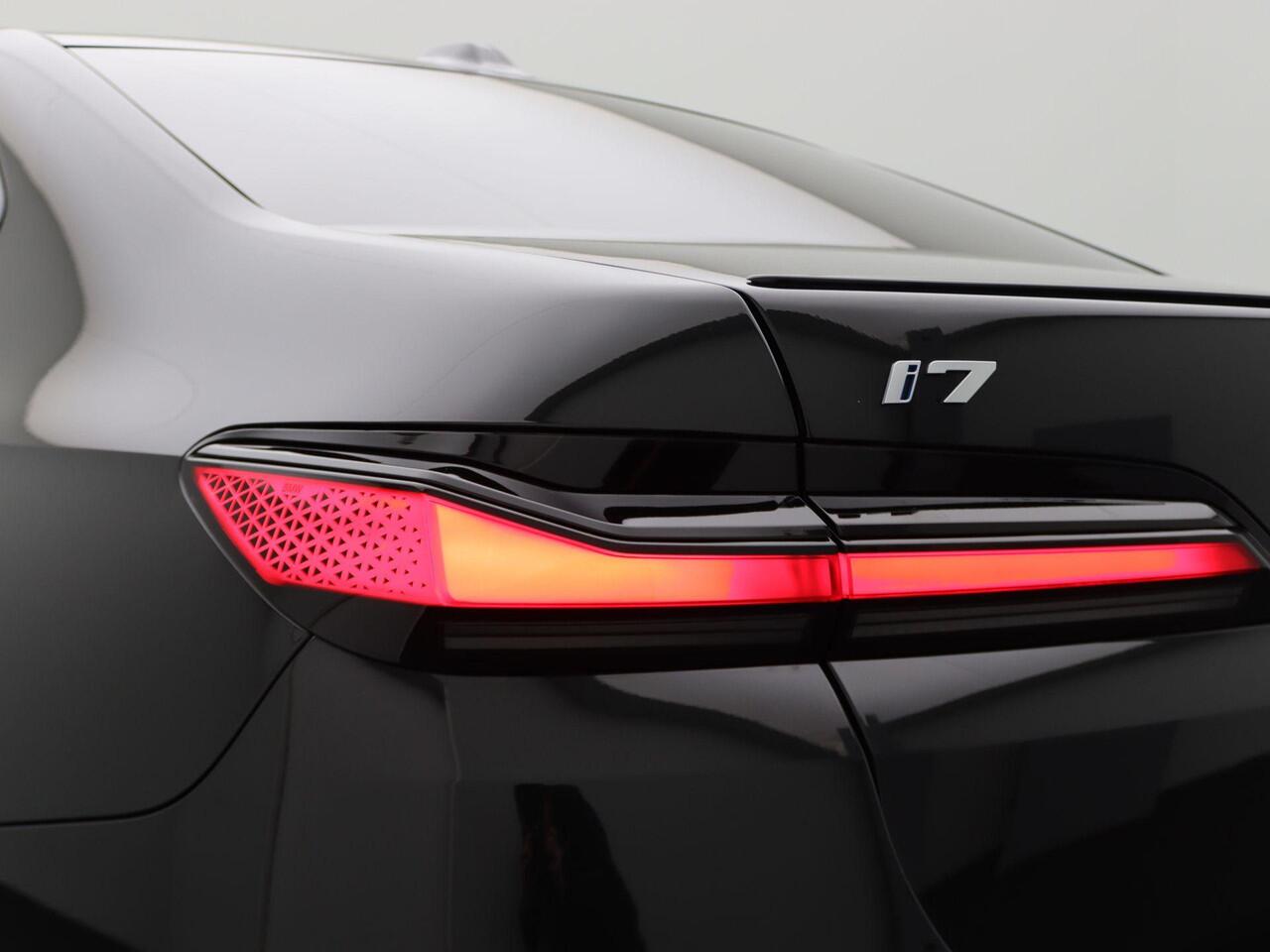 BMW i7 xDrive60 M Sportpakket Pro | Innovation Pack | Climate Acoustics Pack | Integral Active Steering | Driving Assistant Professional | Parking Assistant Professional | 21''