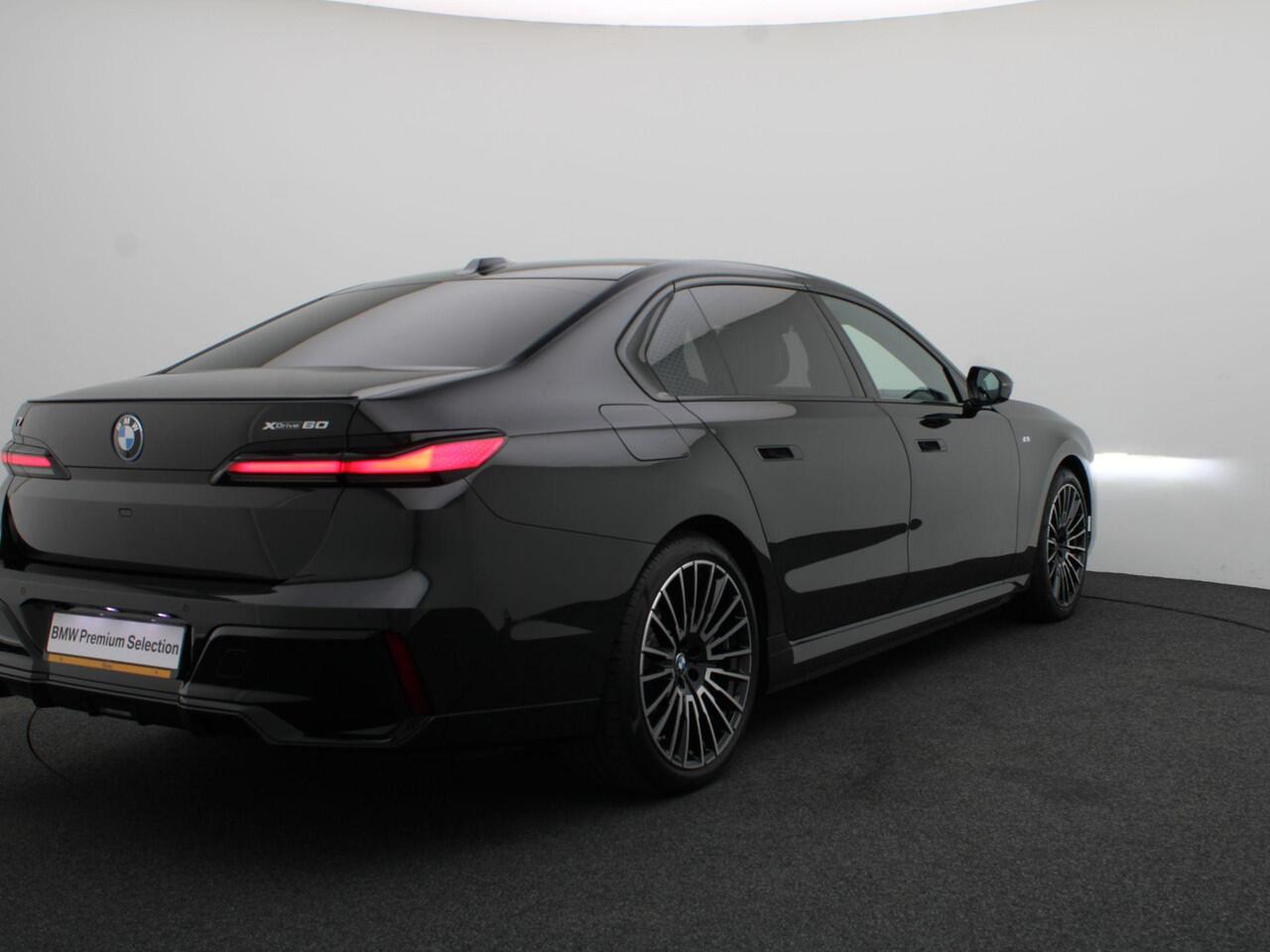 BMW i7 xDrive60 M Sportpakket Pro | Innovation Pack | Climate Acoustics Pack | Integral Active Steering | Driving Assistant Professional | Parking Assistant Professional | 21''