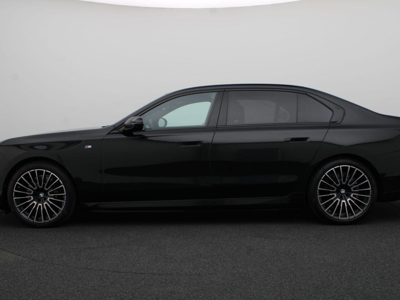 BMW i7 xDrive60 M Sportpakket Pro | Innovation Pack | Climate Acoustics Pack | Integral Active Steering | Driving Assistant Professional | Parking Assistant Professional | 21''