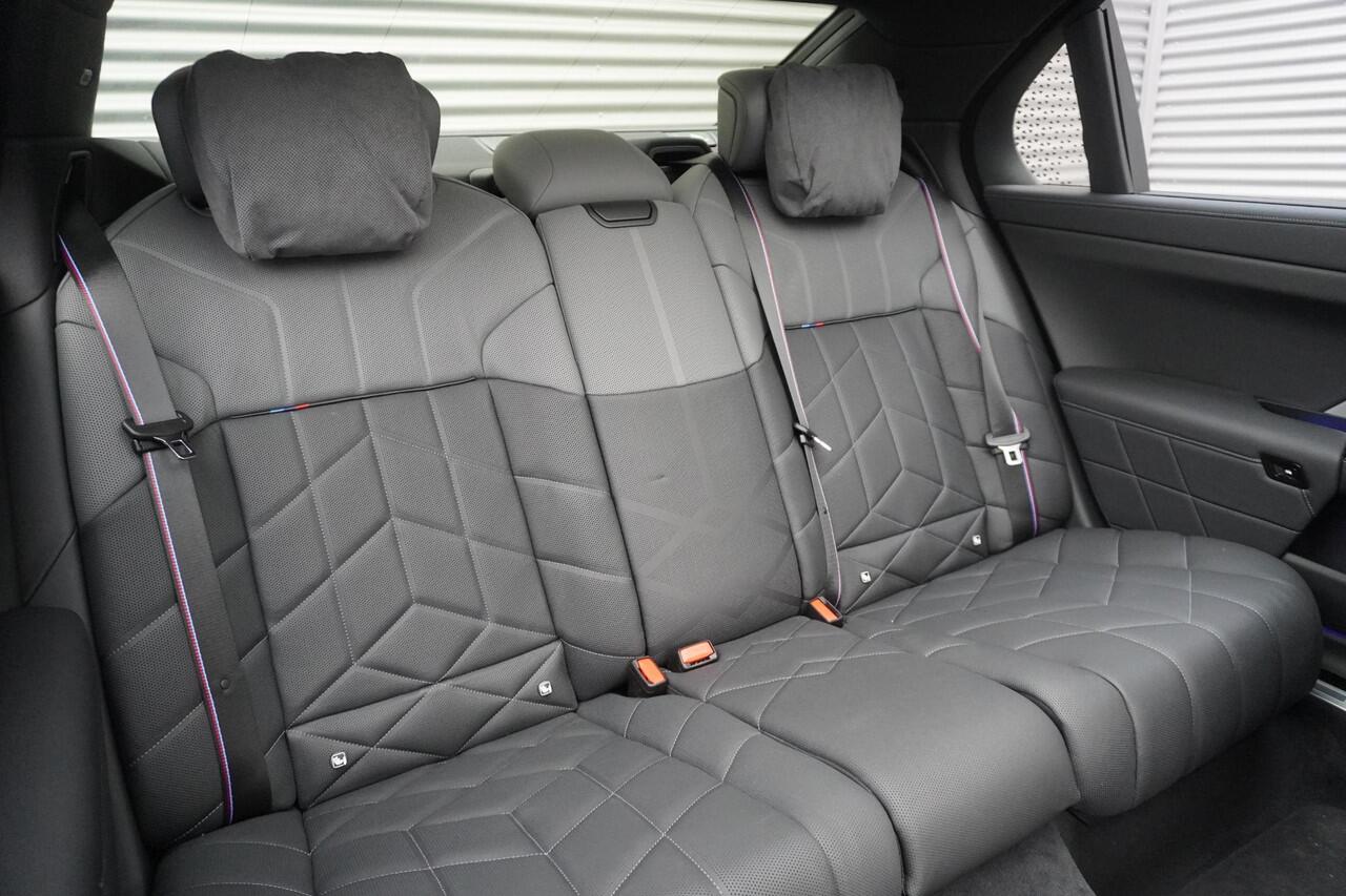 BMW i7 xDrive60 M Sportpakket | Glazen panoramadak Sky Lounge | Driving Assistant Professional | Parking Assistant professional | Stoelventilatie voorstoelen