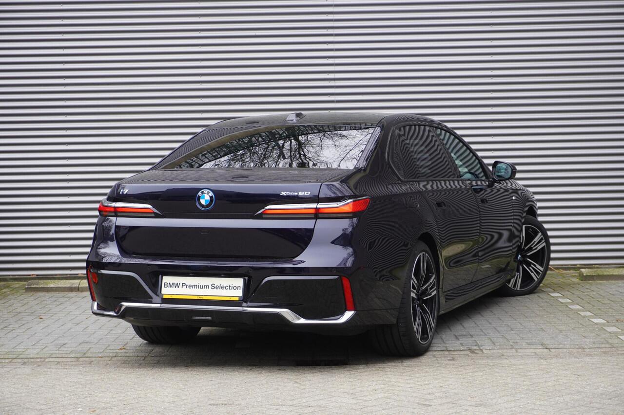 BMW i7 xDrive60 M Sportpakket | Glazen panoramadak Sky Lounge | Driving Assistant Professional | Parking Assistant professional | Stoelventilatie voorstoelen