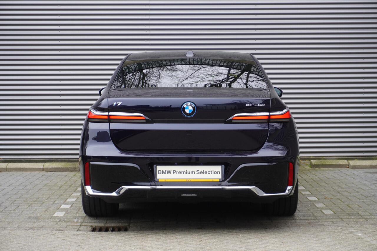 BMW i7 xDrive60 M Sportpakket | Glazen panoramadak Sky Lounge | Driving Assistant Professional | Parking Assistant professional | Stoelventilatie voorstoelen