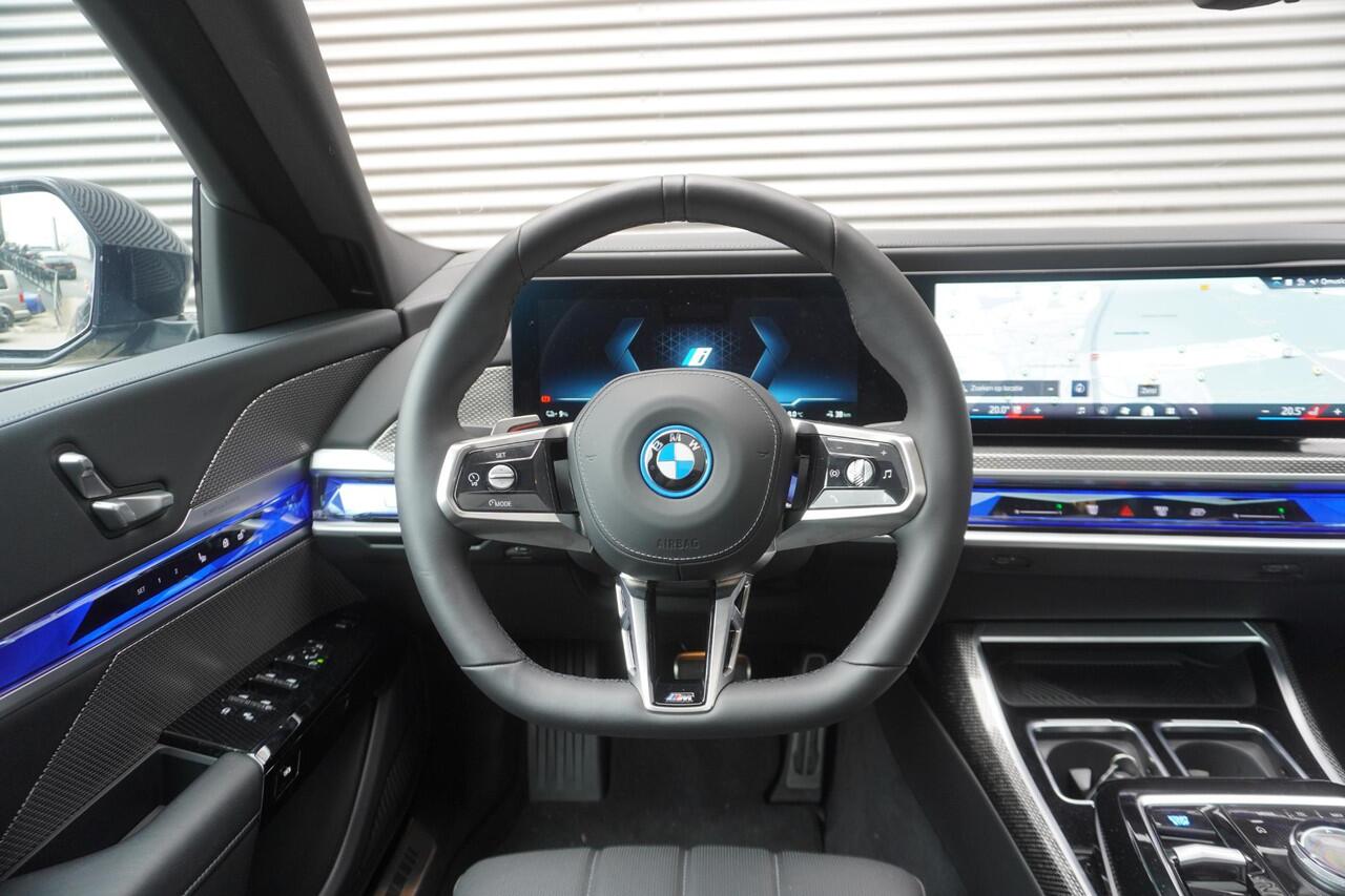 BMW i7 xDrive60 M Sportpakket | Glazen panoramadak Sky Lounge | Driving Assistant Professional | Parking Assistant professional | Stoelventilatie voorstoelen