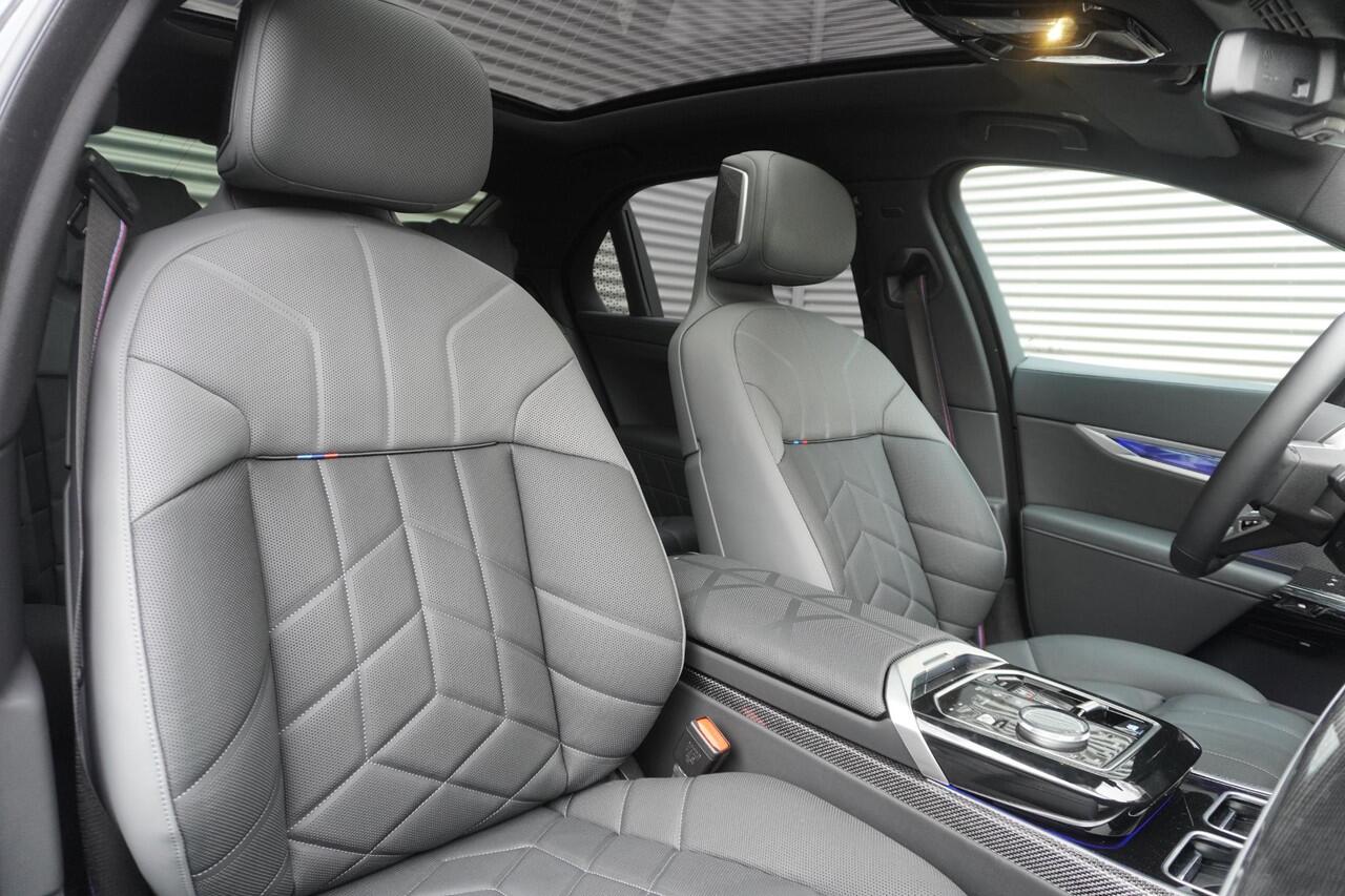 BMW i7 xDrive60 M Sportpakket | Glazen panoramadak Sky Lounge | Driving Assistant Professional | Parking Assistant professional | Stoelventilatie voorstoelen