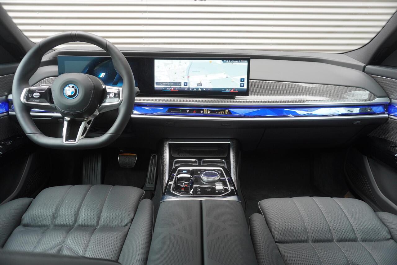 BMW i7 xDrive60 M Sportpakket | Glazen panoramadak Sky Lounge | Driving Assistant Professional | Parking Assistant professional | Stoelventilatie voorstoelen