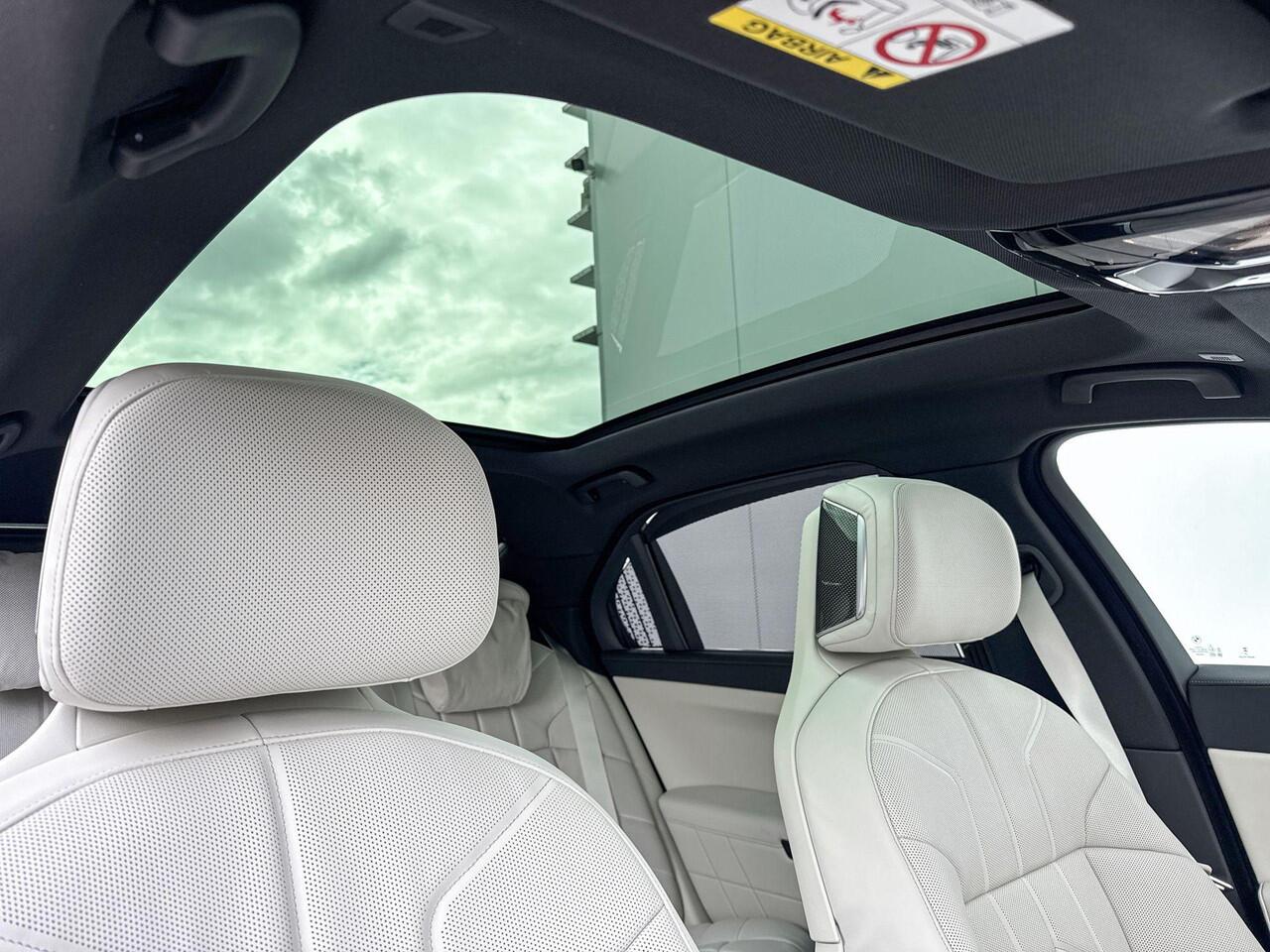 BMW i7 eDrive50 M-Sport / Multifuncitionele Stoelen / Executive Pakket / Driving Assistant Professional / Integral Active Steering / Connoisseur Pack / 21 inch / Parking Assistant