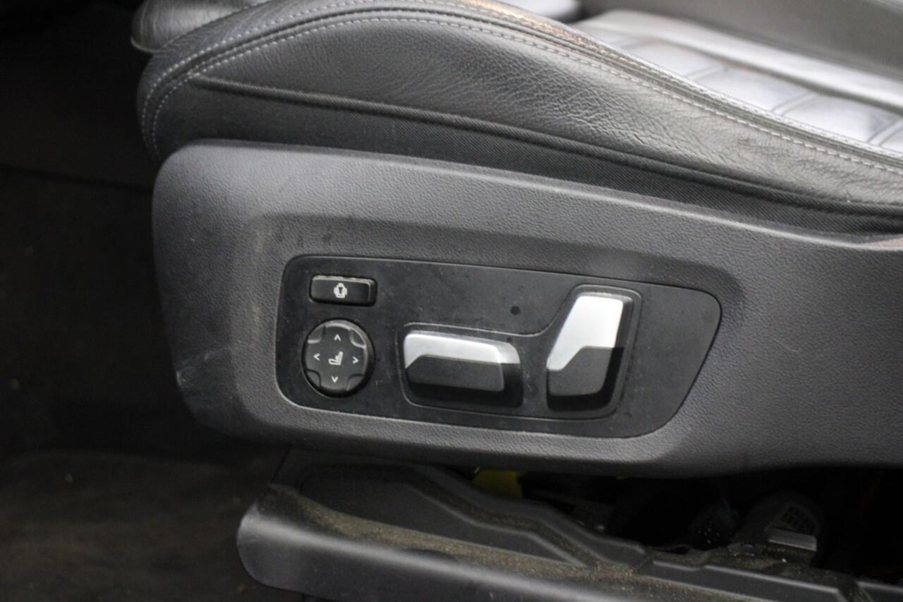 BMW iX High Executive 80 kWh - Carplay, Navi, Panorama, Leer, Camera, Stoelverw.