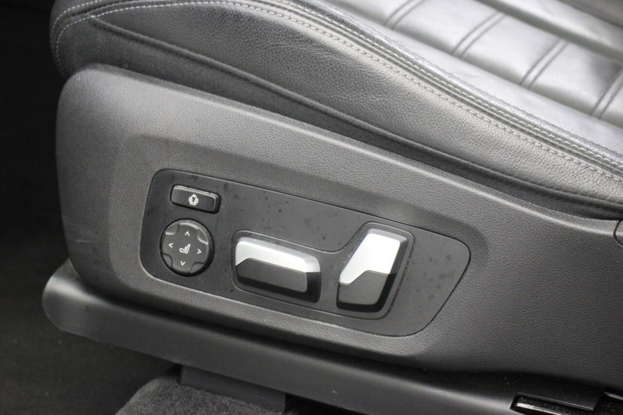 BMW iX High Executive 80 kWh - Carplay, Navi, Panorama, Leer, Camera, Stoelverw.