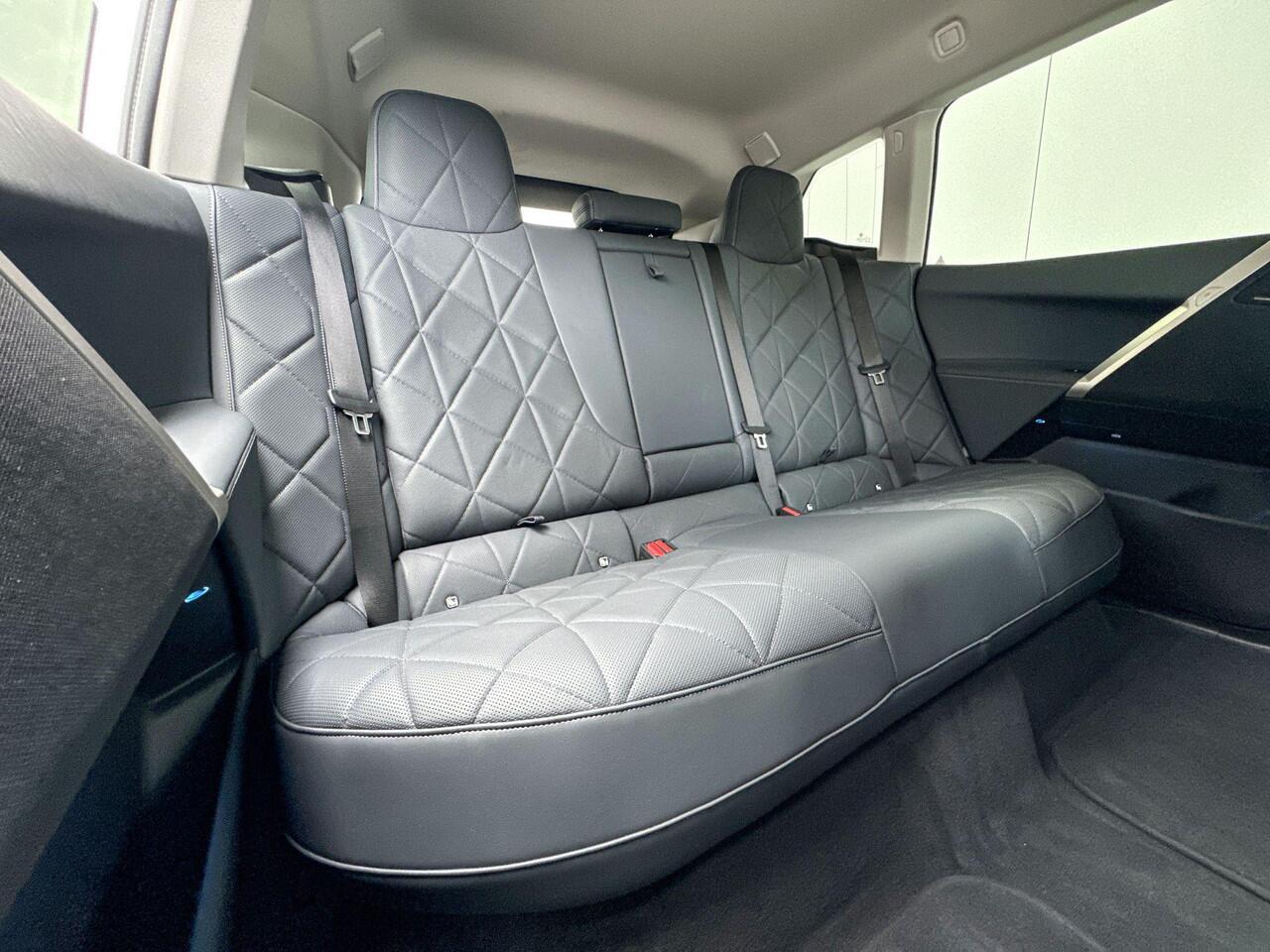 BMW iX xDrive40 22 Inch / Comfort Acces / Electrische Zwenkhaak / Getinte Ramen Achter / Warmte Comfort Pakket / Driving Prof / Harman Kardon / Parking Plus / 4 Zone Airco / Selections