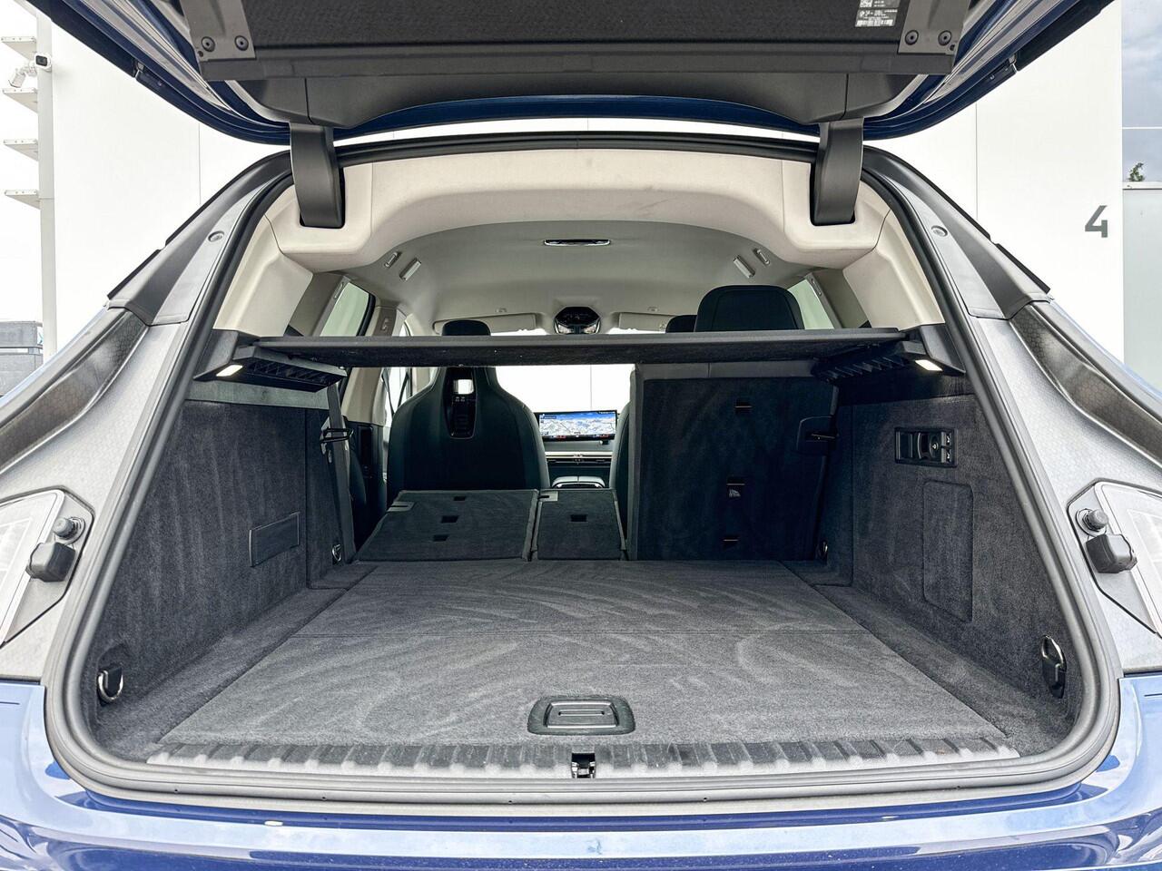 BMW iX xDrive40 22 Inch / Comfort Acces / Electrische Zwenkhaak / Getinte Ramen Achter / Warmte Comfort Pakket / Driving Prof / Harman Kardon / Parking Plus / 4 Zone Airco / Selections