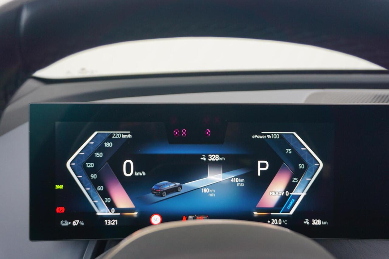 BMW iX xDrive50 Sportpakket 22'' / Panoramadak Sky Lounge / Soft Close / Warmte Comfortpakket voor en achter