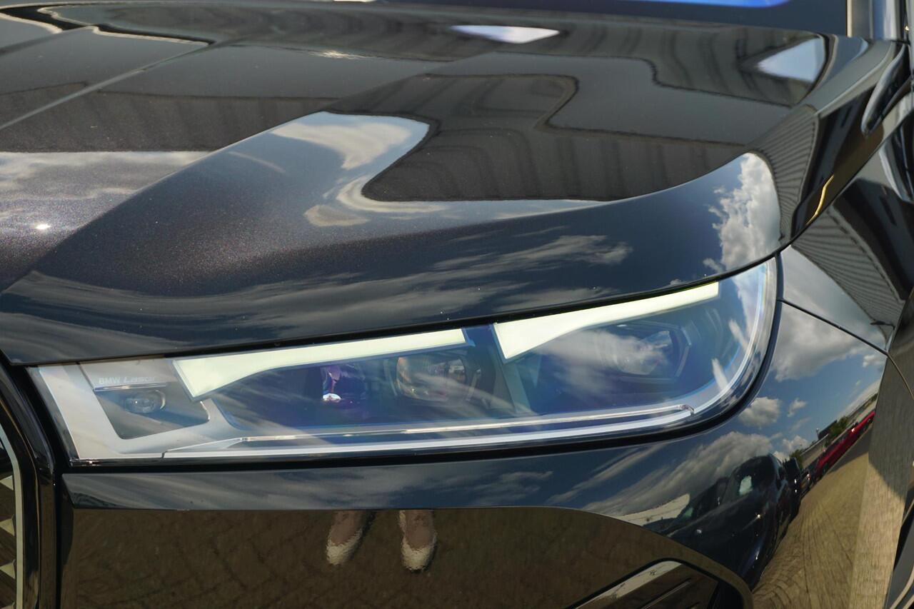 BMW iX xDrive50 Sportpakket 22'' / Panoramadak Sky Lounge / Soft Close / Warmte Comfortpakket voor en achter