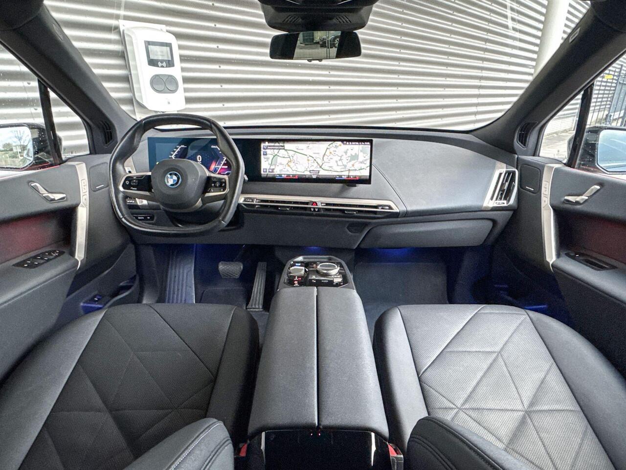 BMW iX xDrive40 Sportpakket / Comfort Access / Driving Assistant Professional / Parking Assistant Plus / Harman Kardon / 22 inch