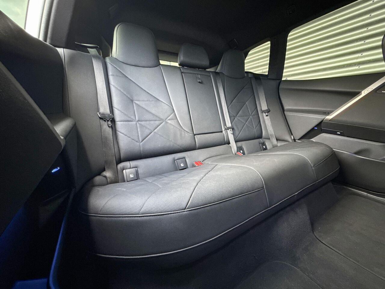 BMW iX xDrive40 Sportpakket / Comfort Access / Driving Assistant Professional / Parking Assistant Plus / Harman Kardon / 22 inch