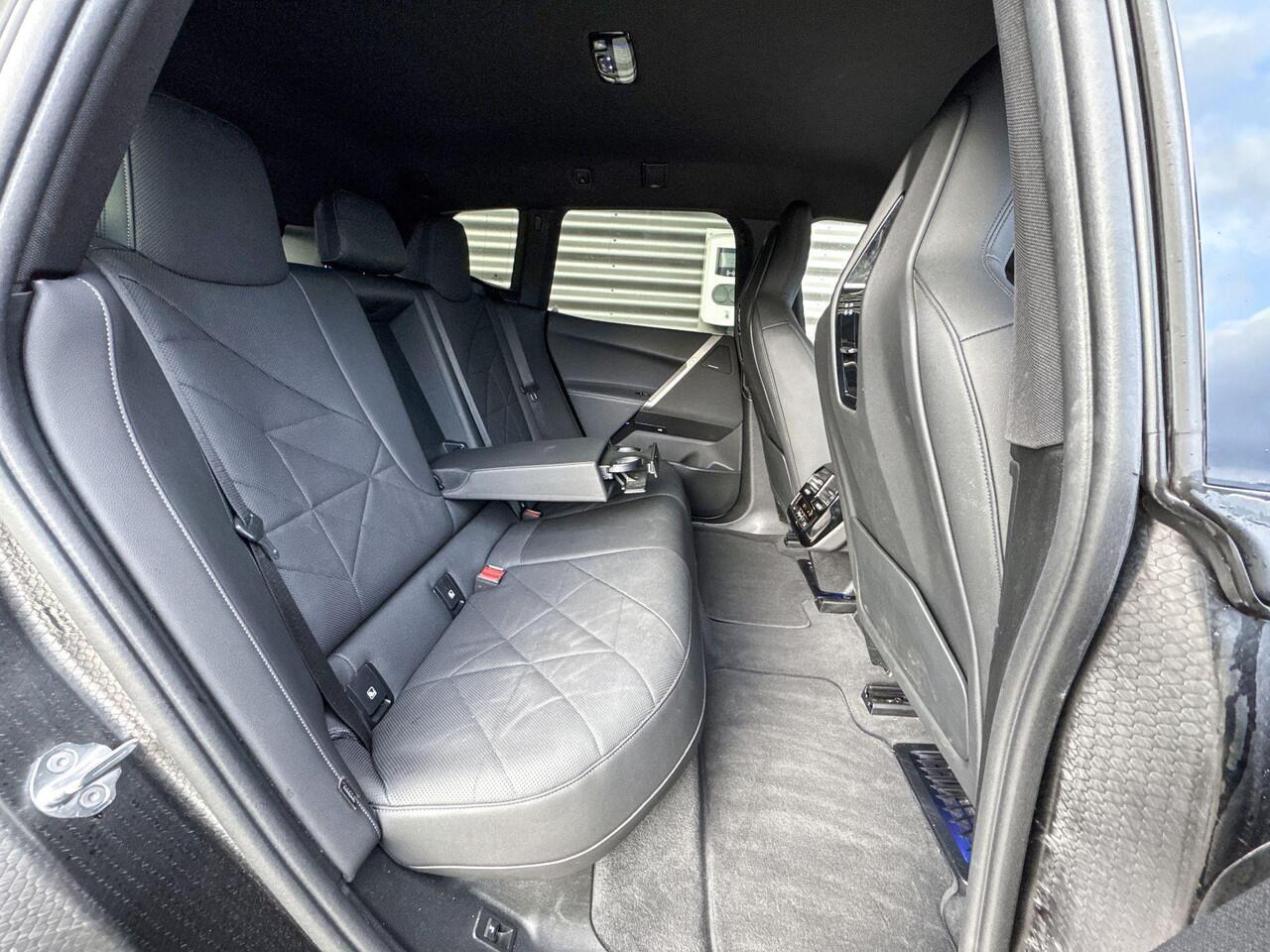 BMW iX xDrive40 Sportpakket / Comfort Access / Driving Assistant Professional / Parking Assistant Plus / Harman Kardon / 22 inch