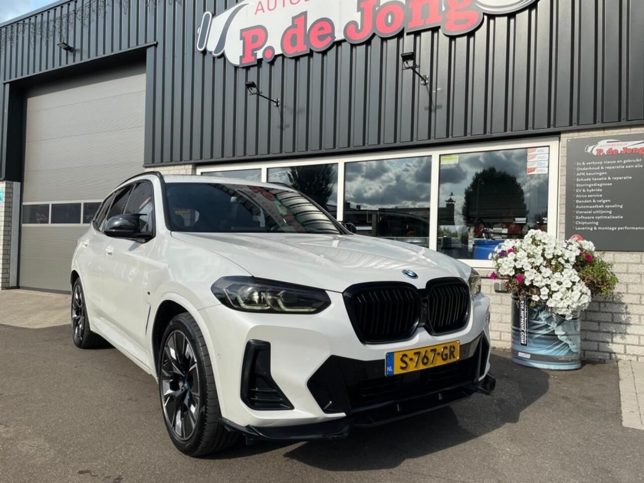 BMW iX HIGH EXECUTIVE 80kWh M-Sport SOH 100% Panoramadak Trekhaak HUD Memory Leder Mooi vol!