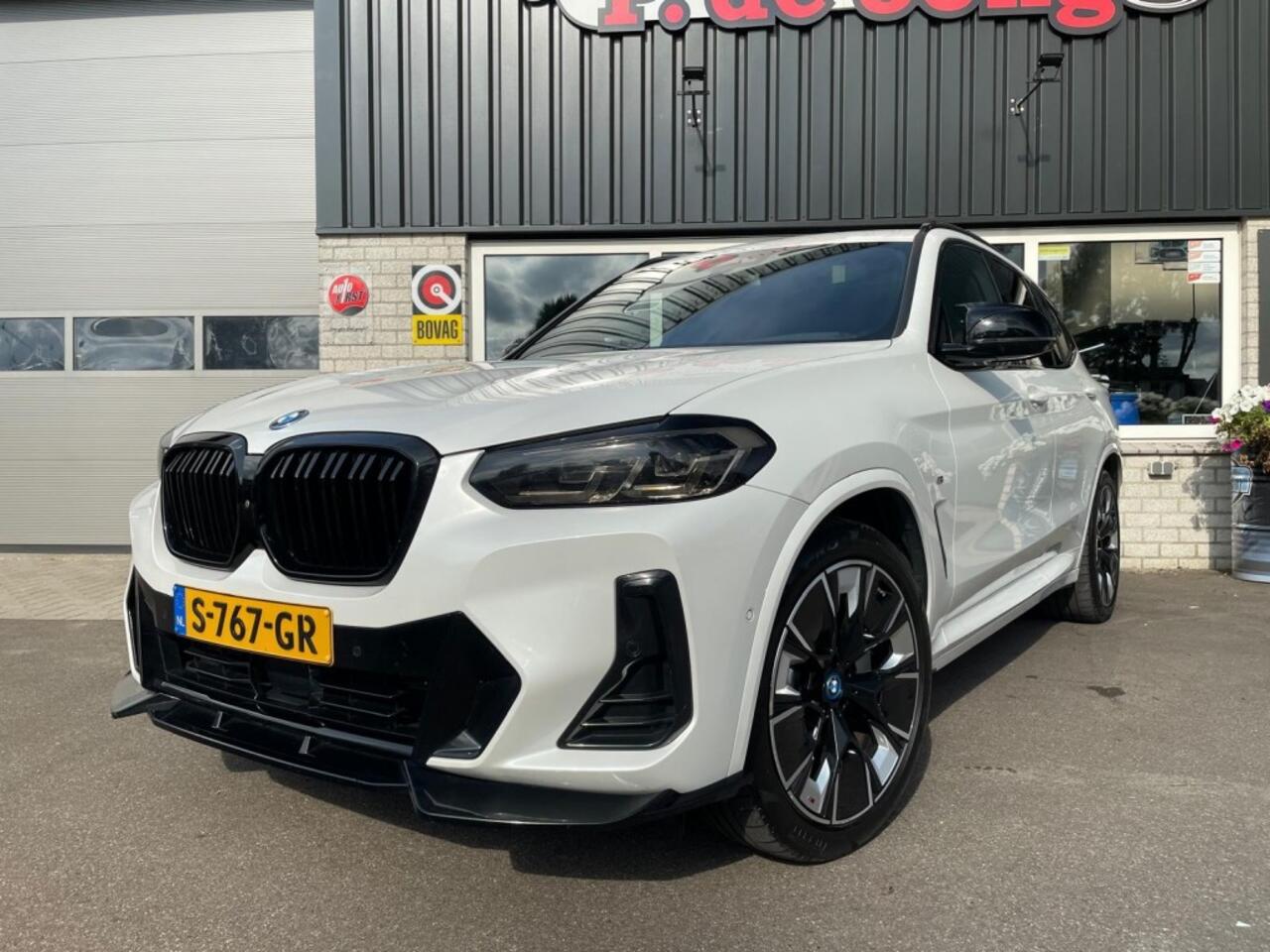 BMW iX HIGH EXECUTIVE 80kWh M-Sport SOH 100% Panoramadak Trekhaak HUD Memory Leder Mooi vol!