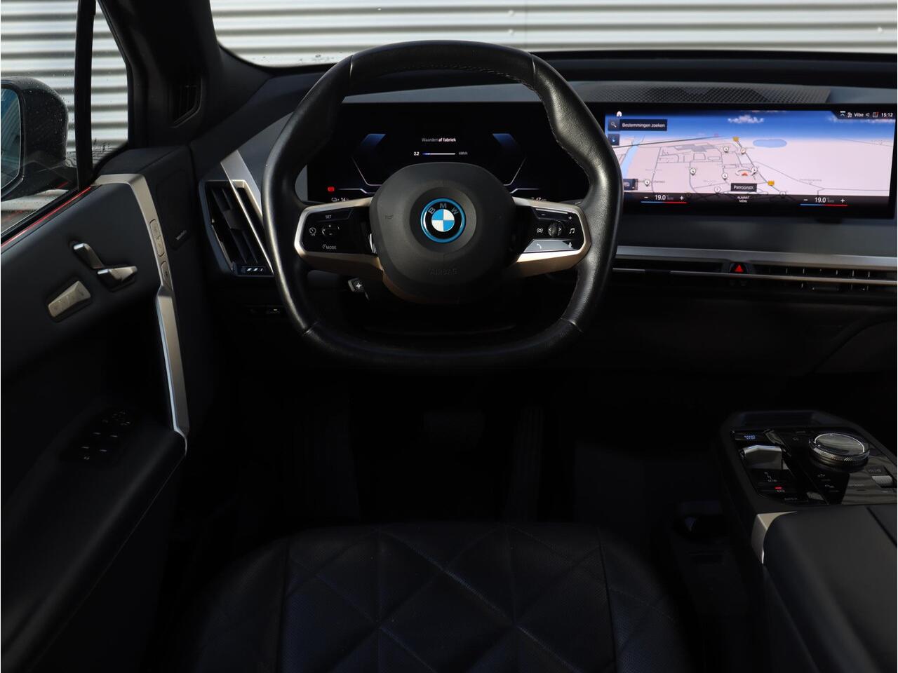 BMW iX xDrive40 | High Executive | Sportpakket | Driving Assistant Prof. | Head-Up | Trekhaak | Soft Close | Harman Kardon | 21'' LMV