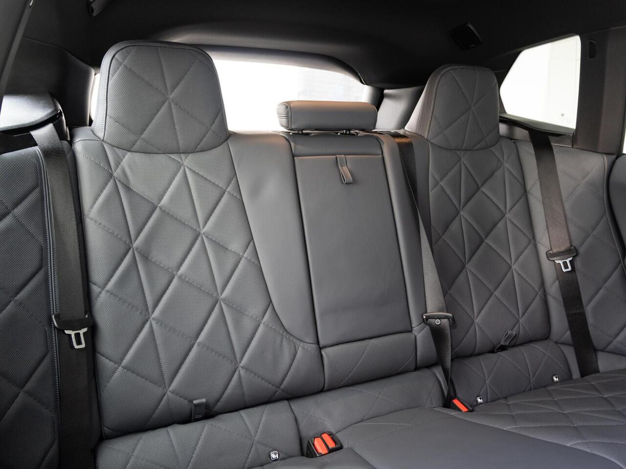 BMW iX xDrive50 | High Executive | Sportpakket | Comfort Access | 22 inch | Glazen panoramadak Sky Lounge | Trekhaak