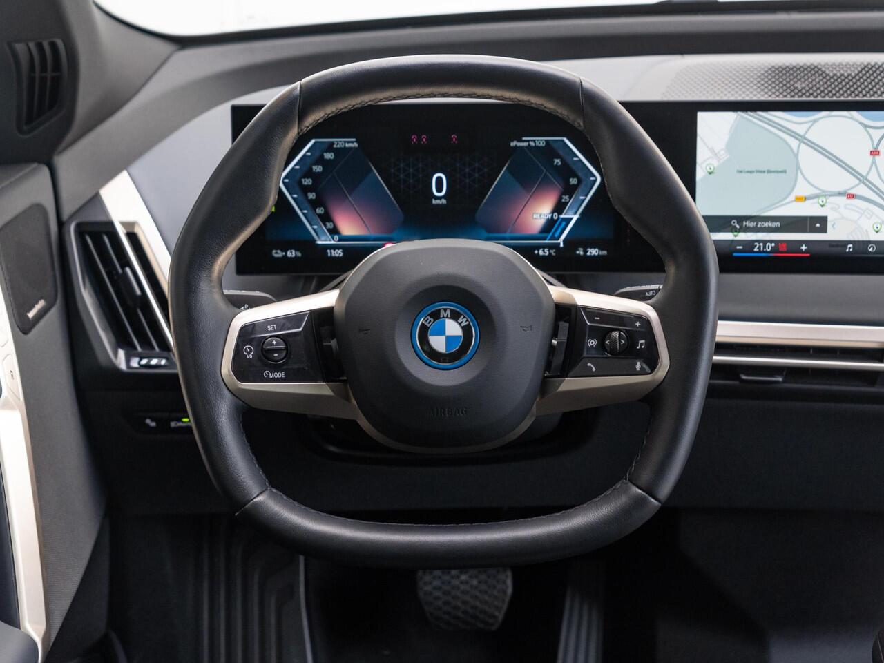 BMW iX xDrive50 | High Executive | Sportpakket | Comfort Access | 22 inch | Glazen panoramadak Sky Lounge | Trekhaak