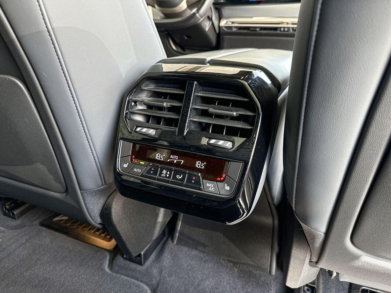 BMW iX xDrive40 Business Edition Plus 77 kWh / Selections