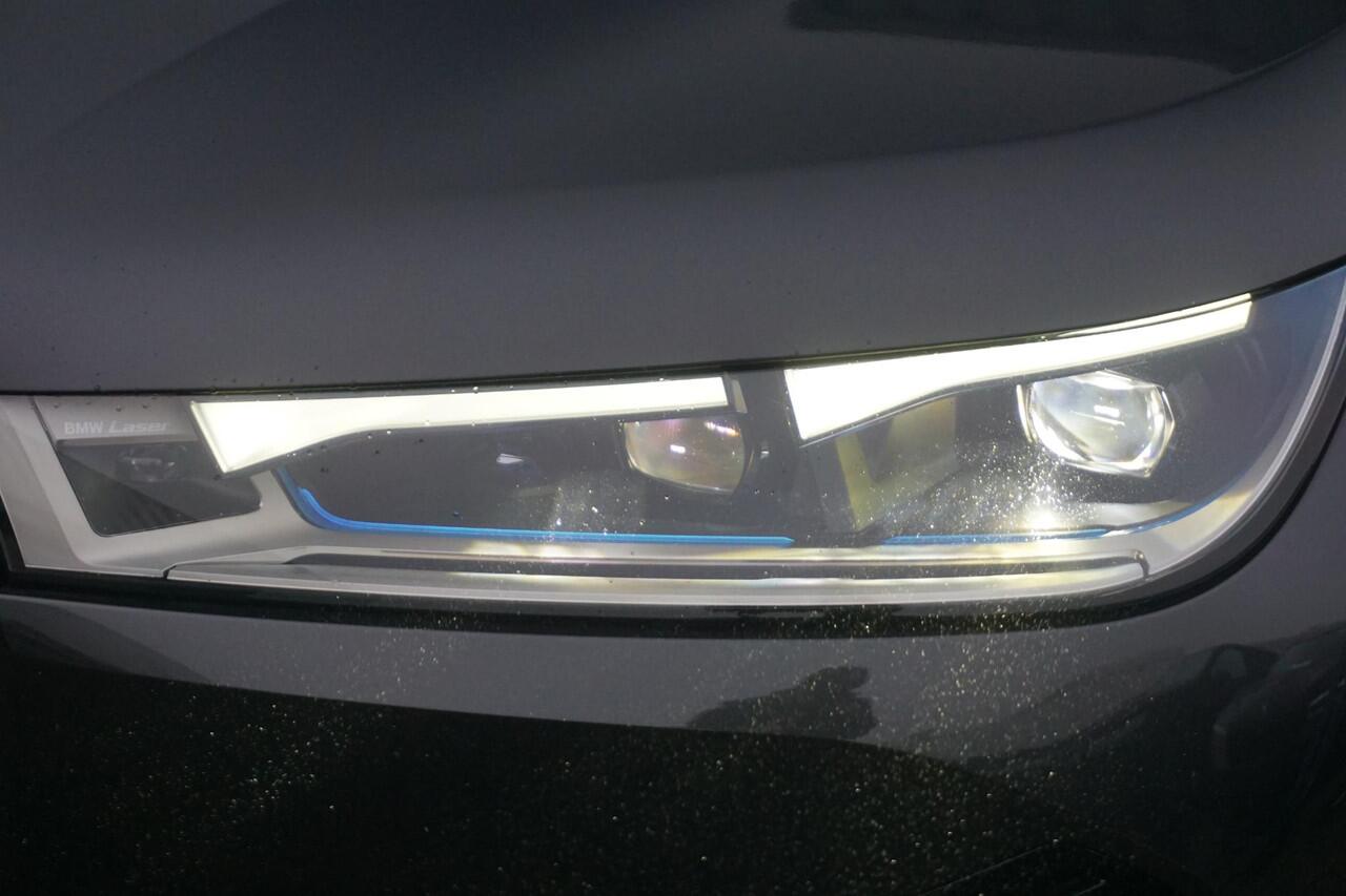 BMW iX xDrive40 High Executive Sportpakket 22'' / Panoramadak / Trekhaak / Harman Kardon / Stuurwiel verwarmd