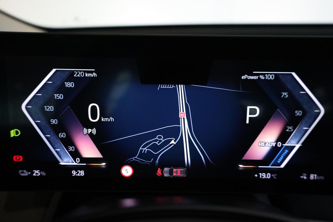 BMW iX xDrive40 | Sportpakket | Comfort Access | Driving Assistant | Rondomzicht Camera | Verwarmde Voorstoelen |